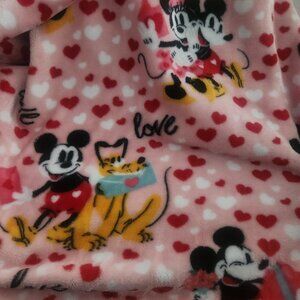 Disney Mickey & Minnie Valentine's blanket